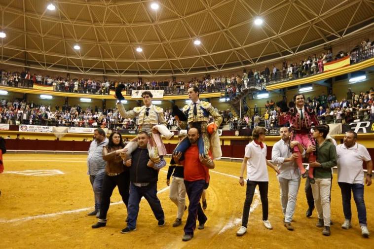 Antonio Grande, Daniel Luque y Morante de la Puebla salen a hombros en la plaza de toros de Alba de Tormes