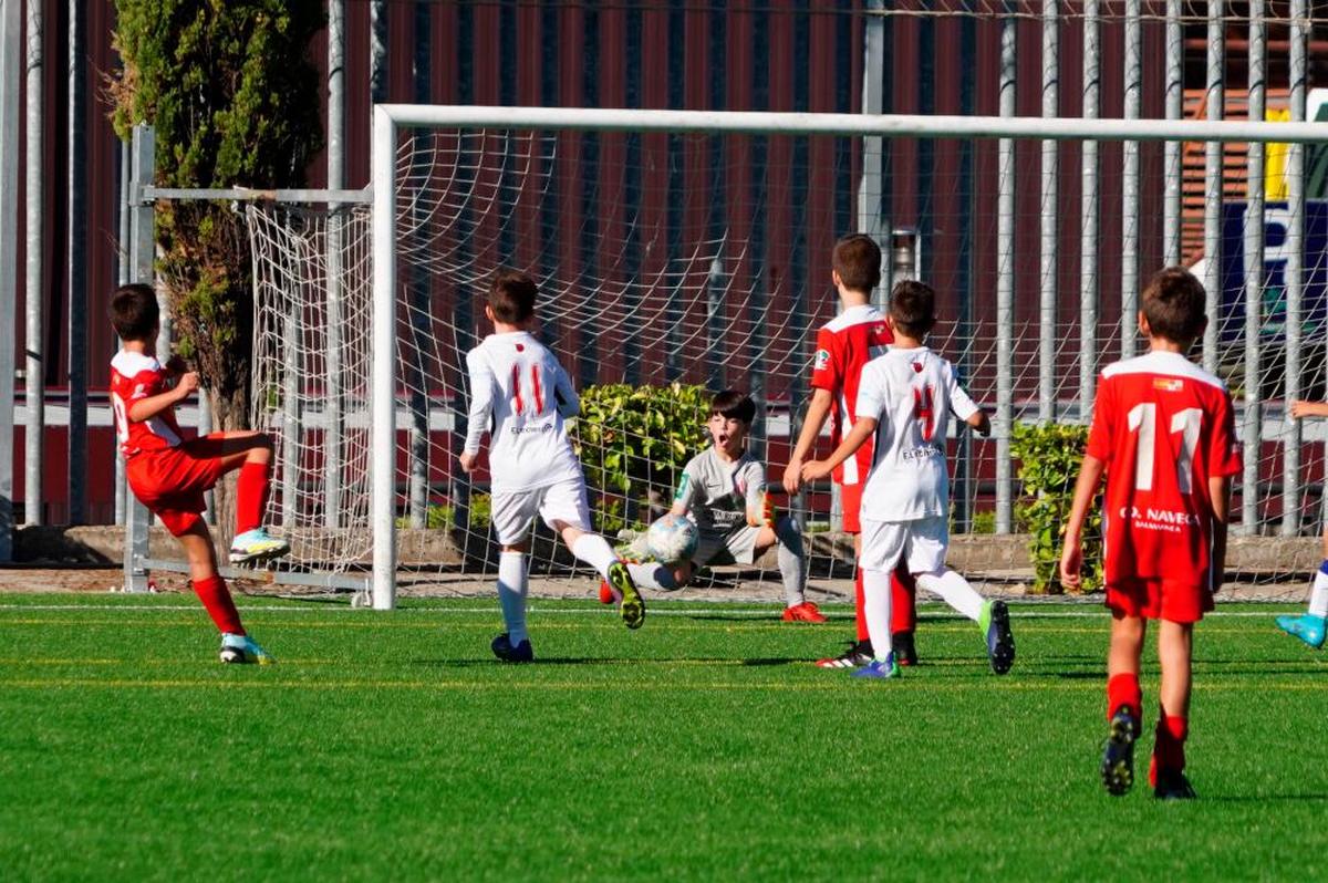 Una imagen del partido entre el Navega y el Santa Marta