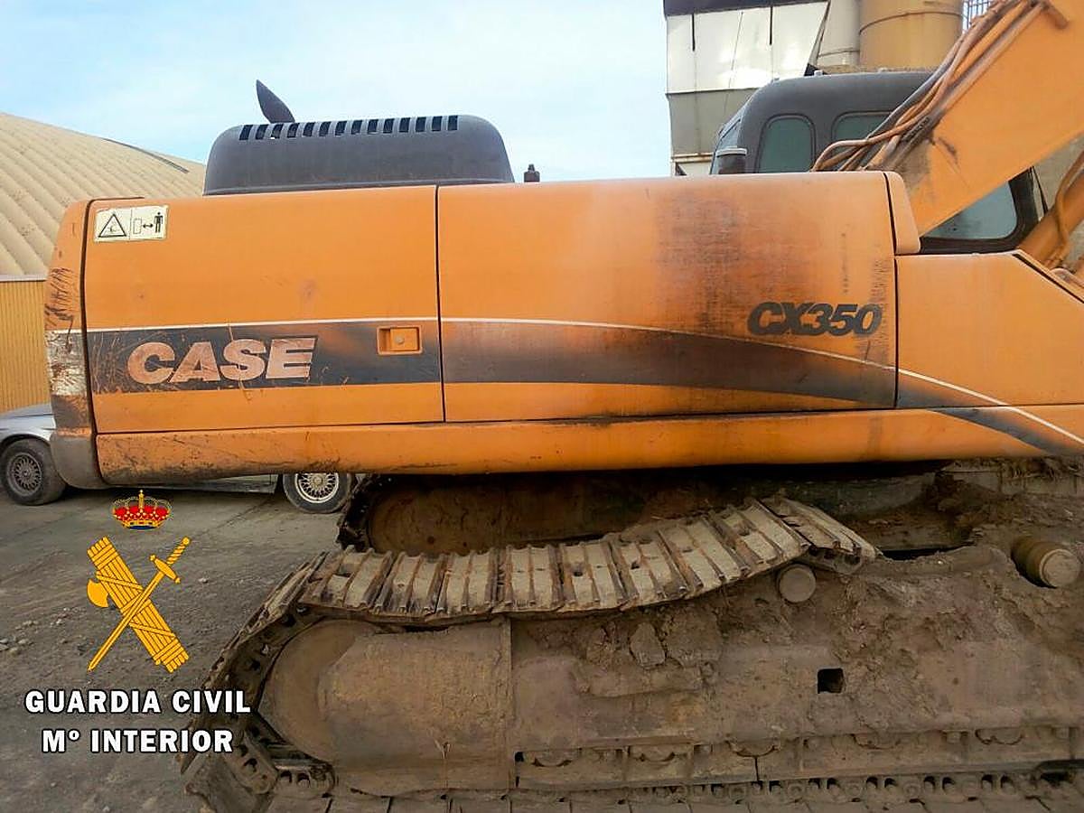 Máquina retroexcavadora que fue robada hace unos años en La Maya.