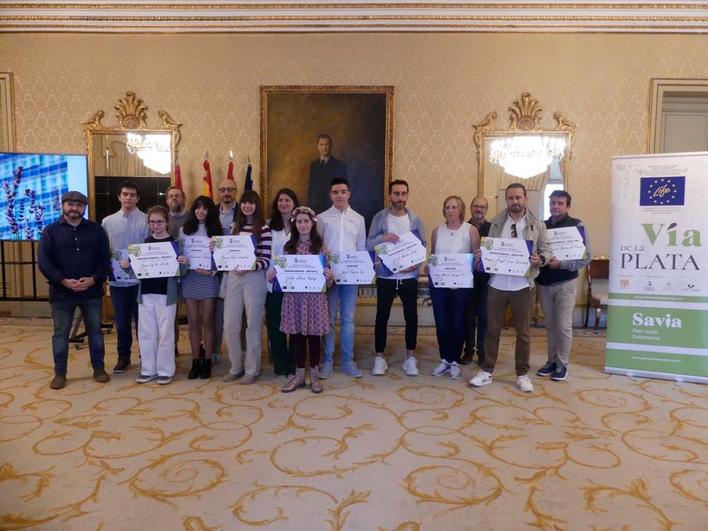 Los ganadores del concurso junto a parte del jurado y a la concejala Myriam Rodríguez