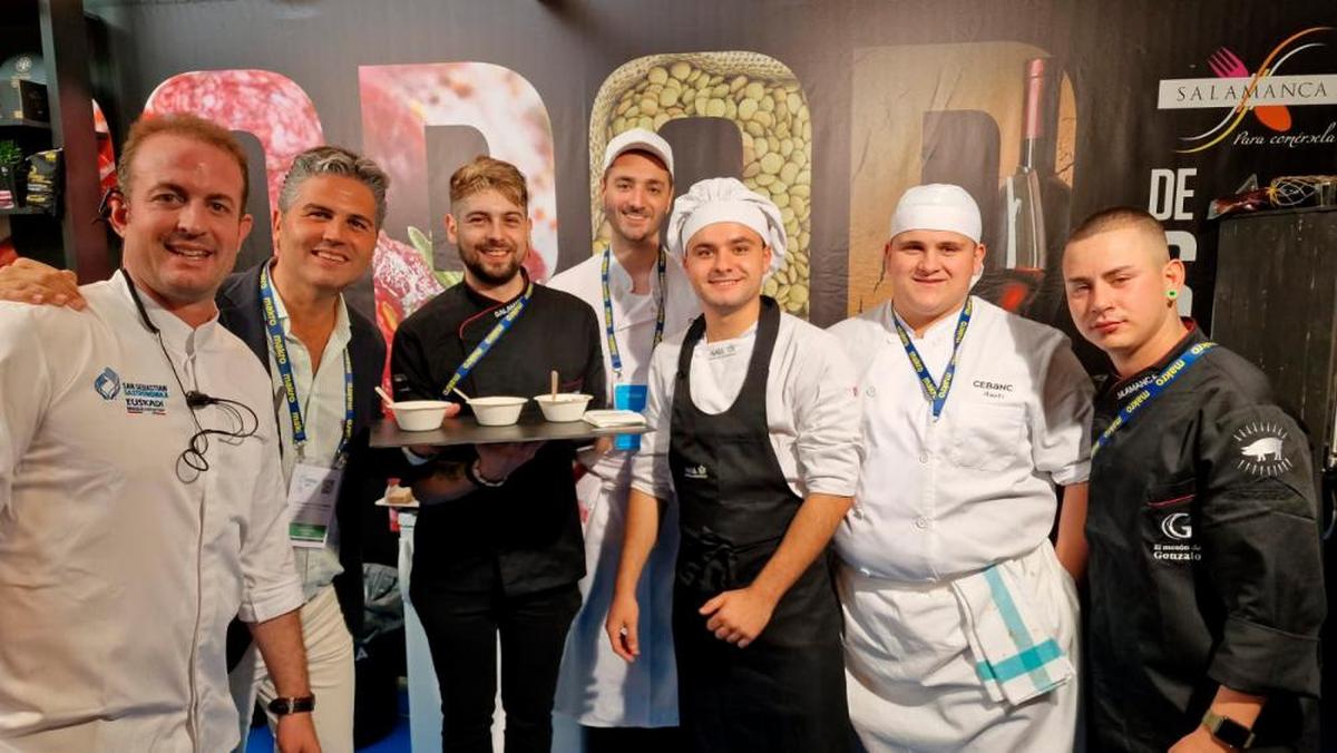 Gonzalo Sendín con parte de su equipo en San Sebastián Gastronomika