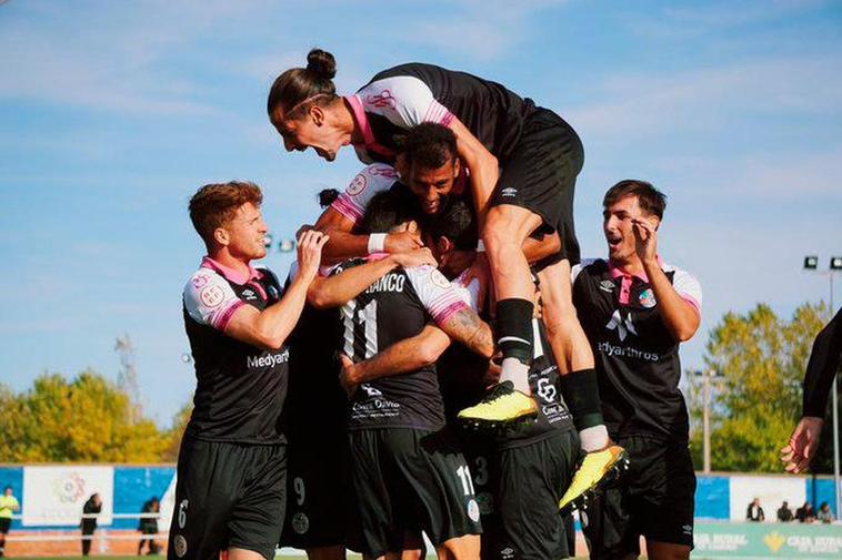 Los jugadores del Salamanca UDS celebran el tanto de Gabri Salazar.