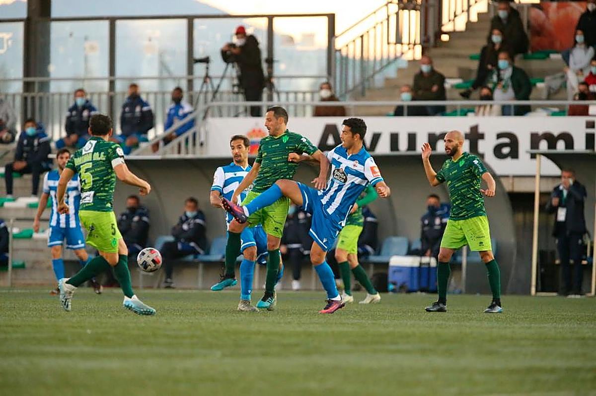 Encuentro que disputaron el Guijuelo y el Deportivo en el Municipal hace dos temporadas. | MANUEL LAYA