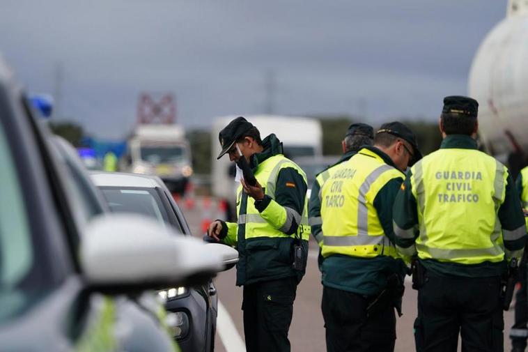 Agentes esta semana durante un control en la A-62