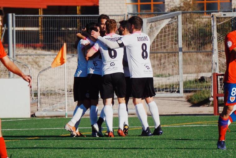 Los jugadores del Salamanca UDS celebran sus tres puntos