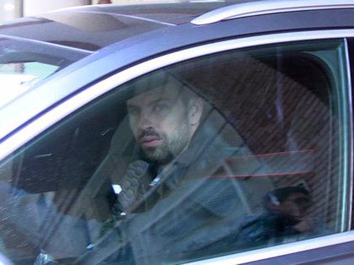 Gerard Piqué llegando a la reunión con Shakira.