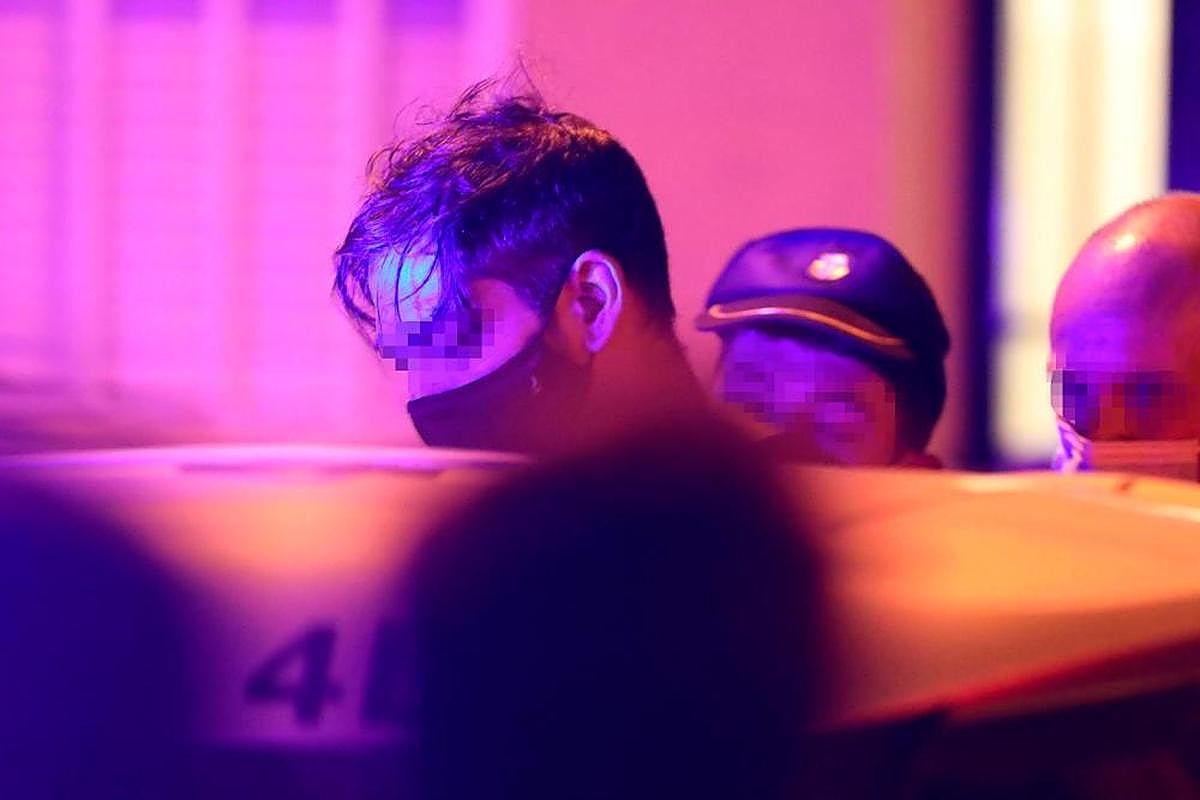 Emilio D.Y. tras su detención en su casa de la calle Lazarillo de Tormes.