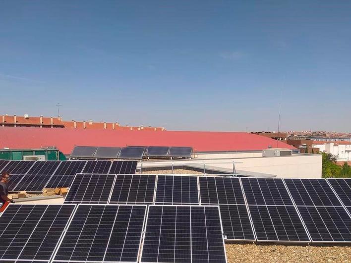 Placas solares instaladas en un edificio salmantino.