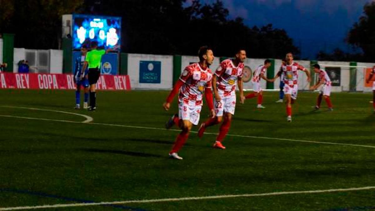 Celebración de uno de los goles del Guijuelo ante el Dépor.