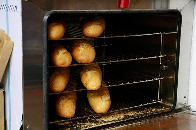 Varias barras en una panadería