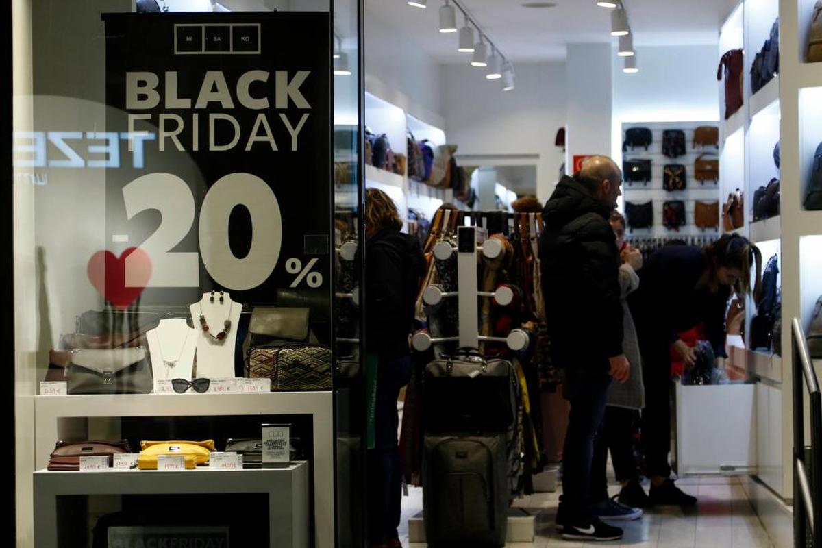 Campaña del Black Friday en el centro de la ciudad.