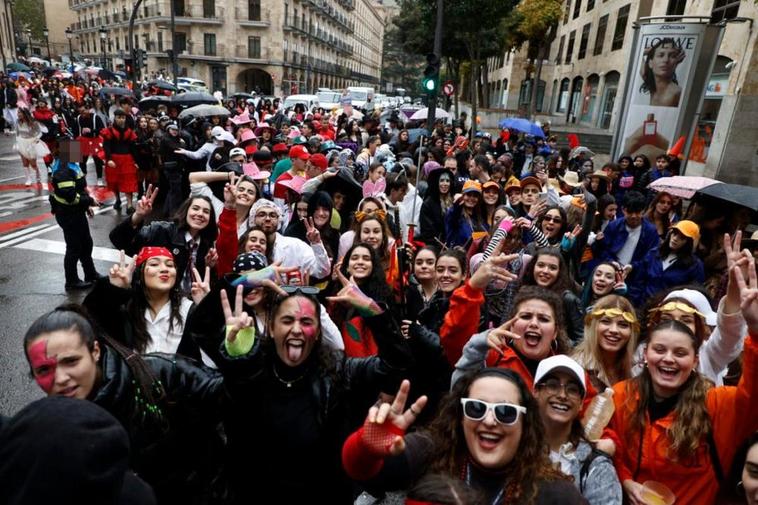 Un grupo de estudiantes de Educación