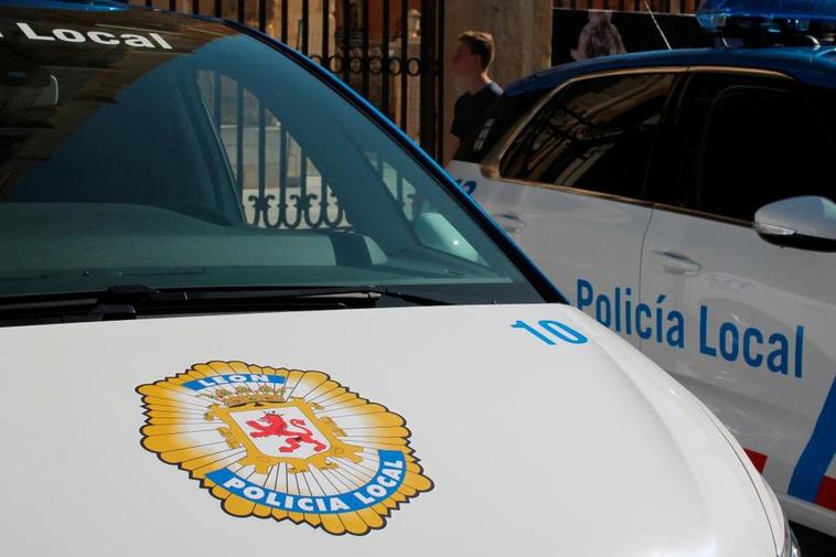 Vehículos de la Policía Local de León