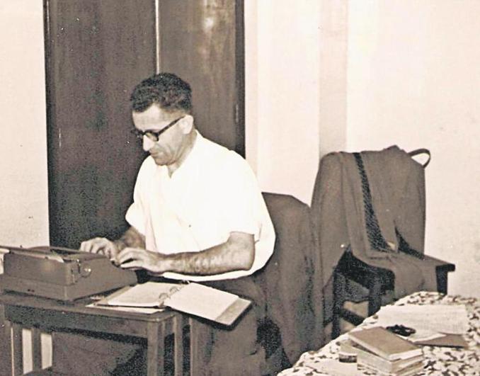 Antonio Merino Martín Hernández empezó a escribir sus libros en el año 1953.