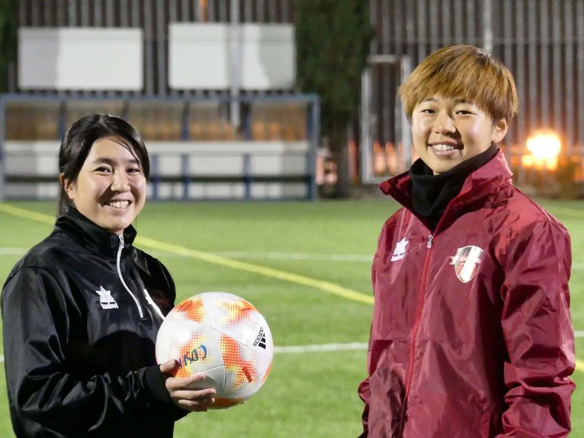 Las japonesas del Salamanca FF Hana Takase y Kurumi Hino, el jueves a la hora del partido