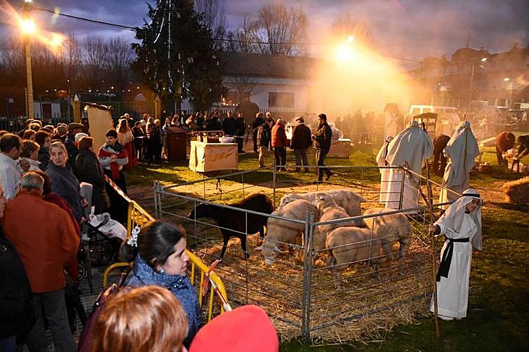 El belén del Barrio Nuevo de Ciudad Rodrigo se caracteriza por la alta participación e implicación de los vecinos.