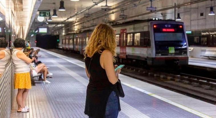 Un tren en una estación