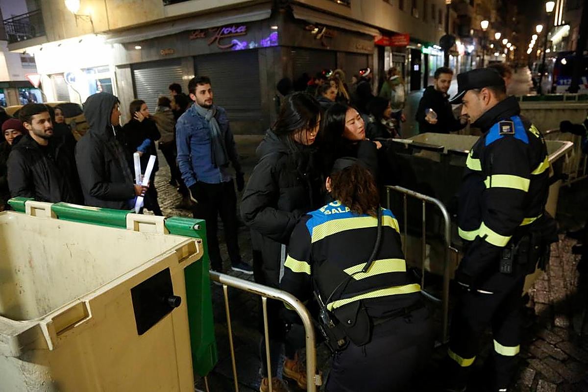 Policías controlan uno de los accesos a la Plaza en 2019