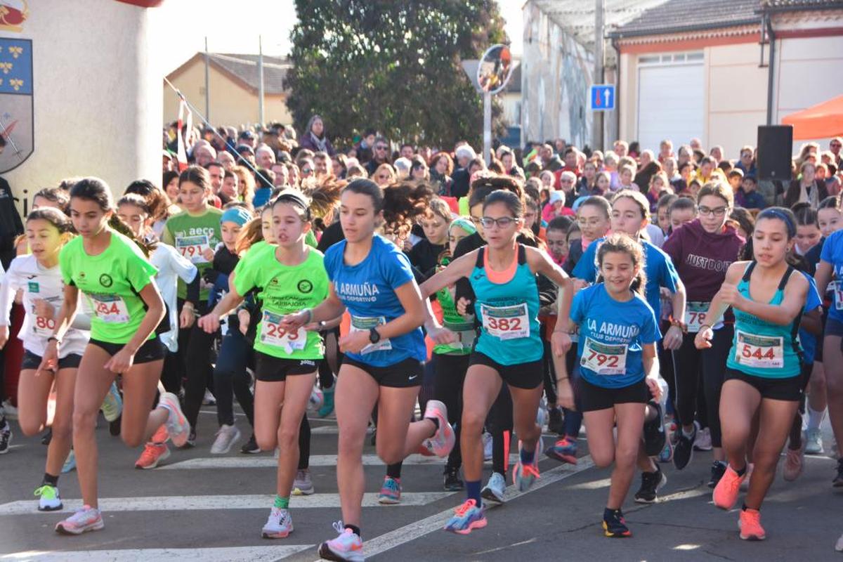 Salida de la carrera infantil femenina.