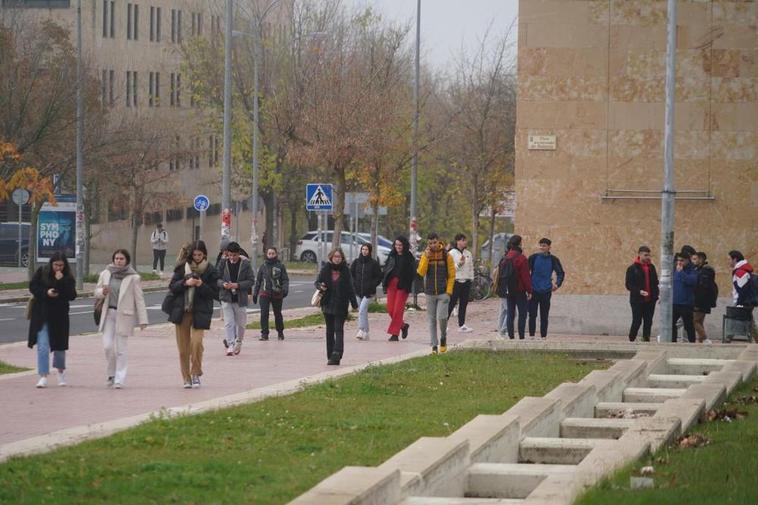 Universitarios en el Campus Unamuno