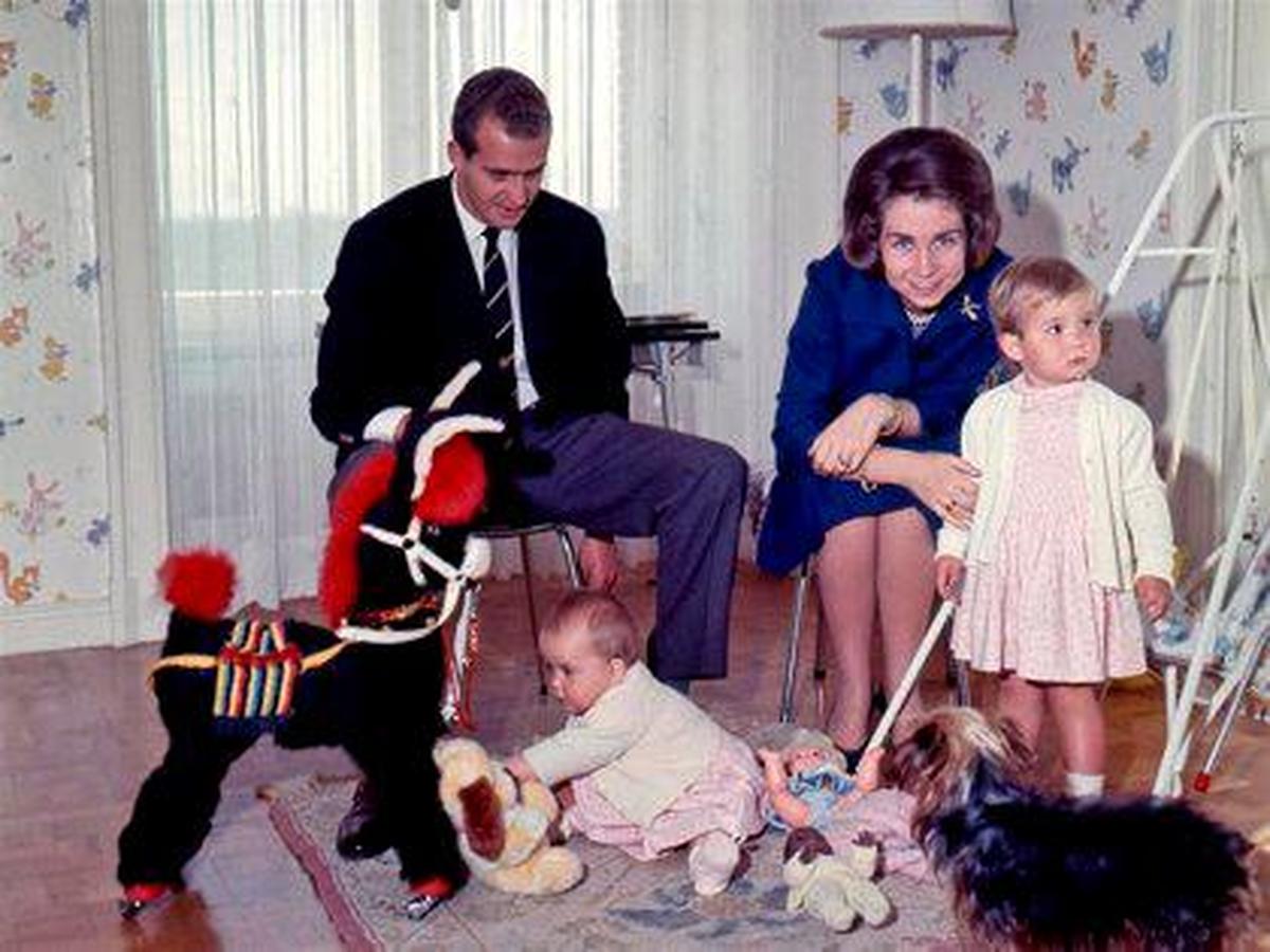 El Rey Emérito Juan Carlos, Doña Sofía y sus hijas.