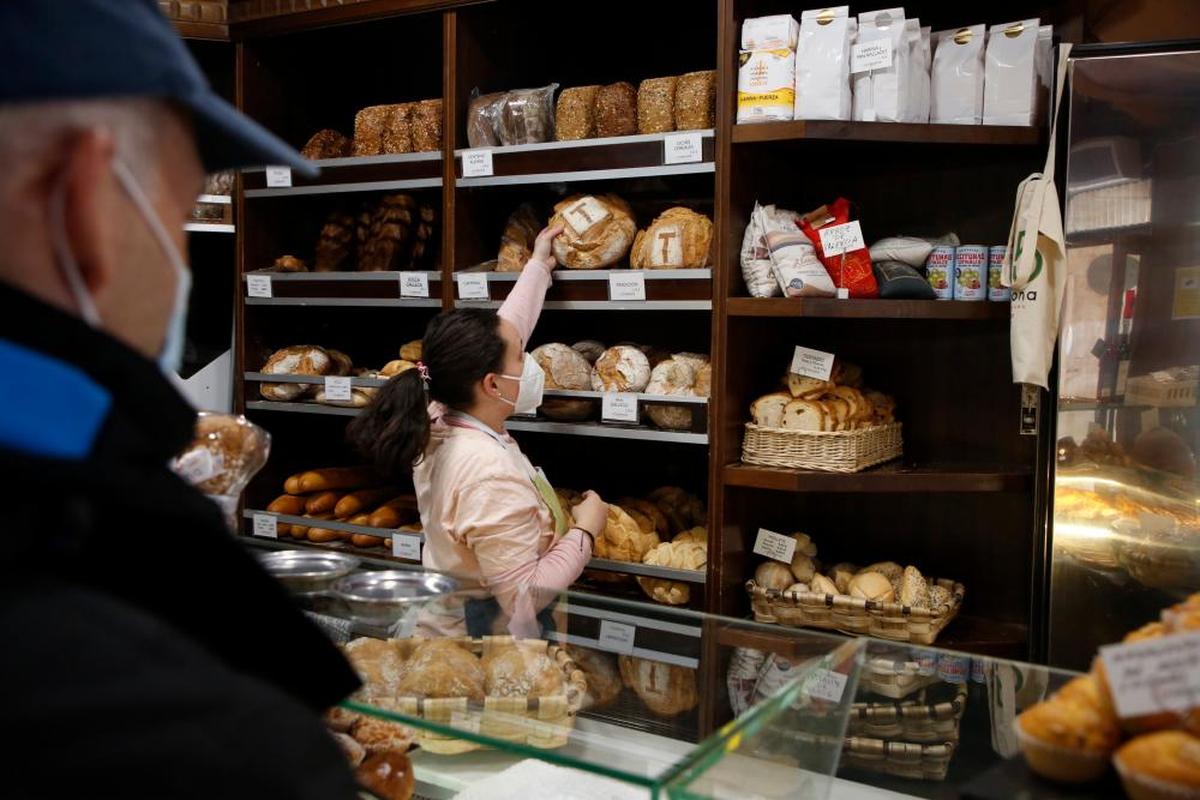 Venta de pan en un establecimiento de la capital salmantina