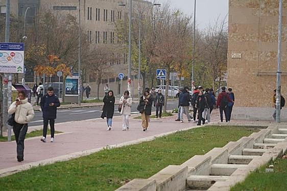 Universitarios en el Campus Unamuno