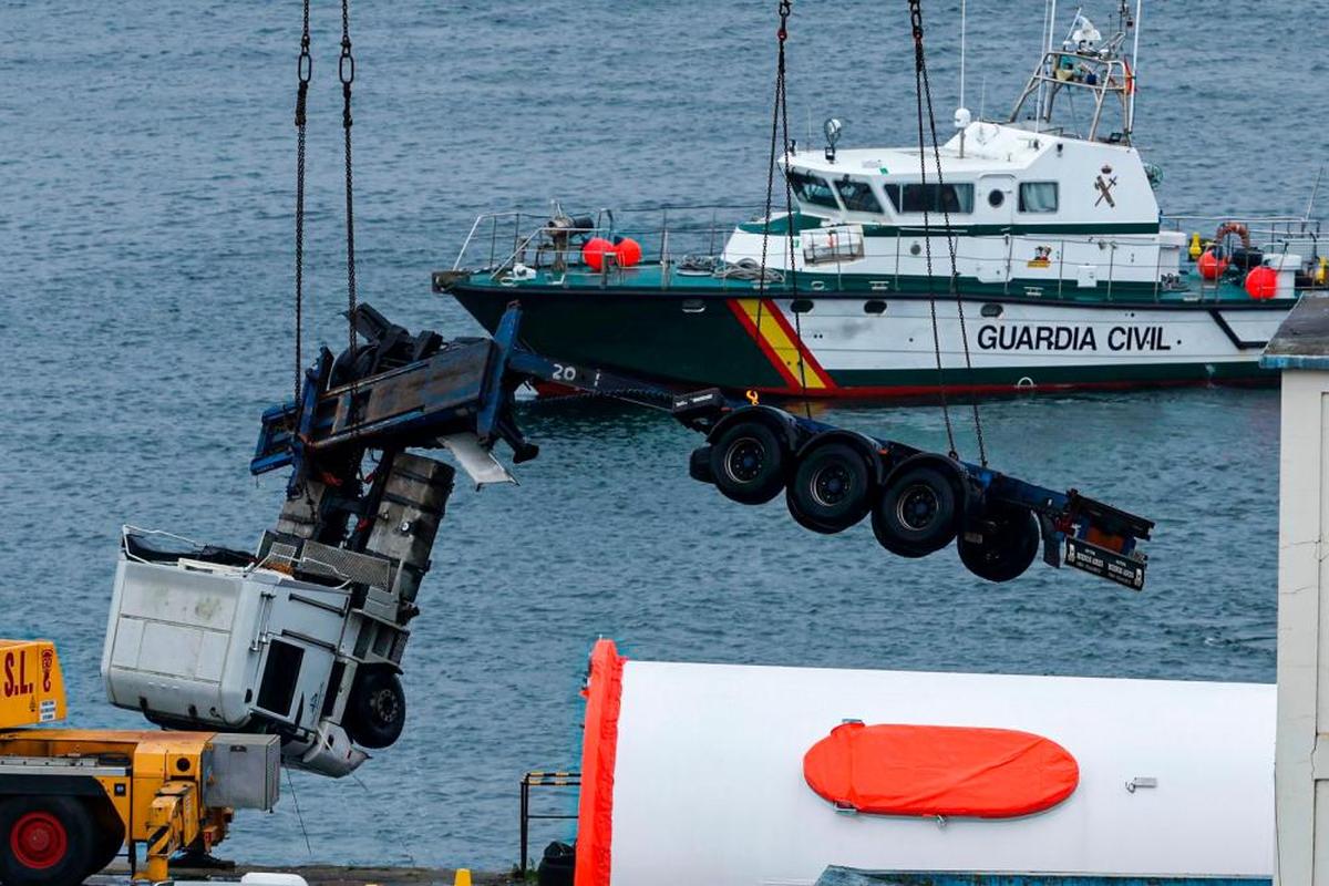 Vista del rescate del camión. AGENCIAS