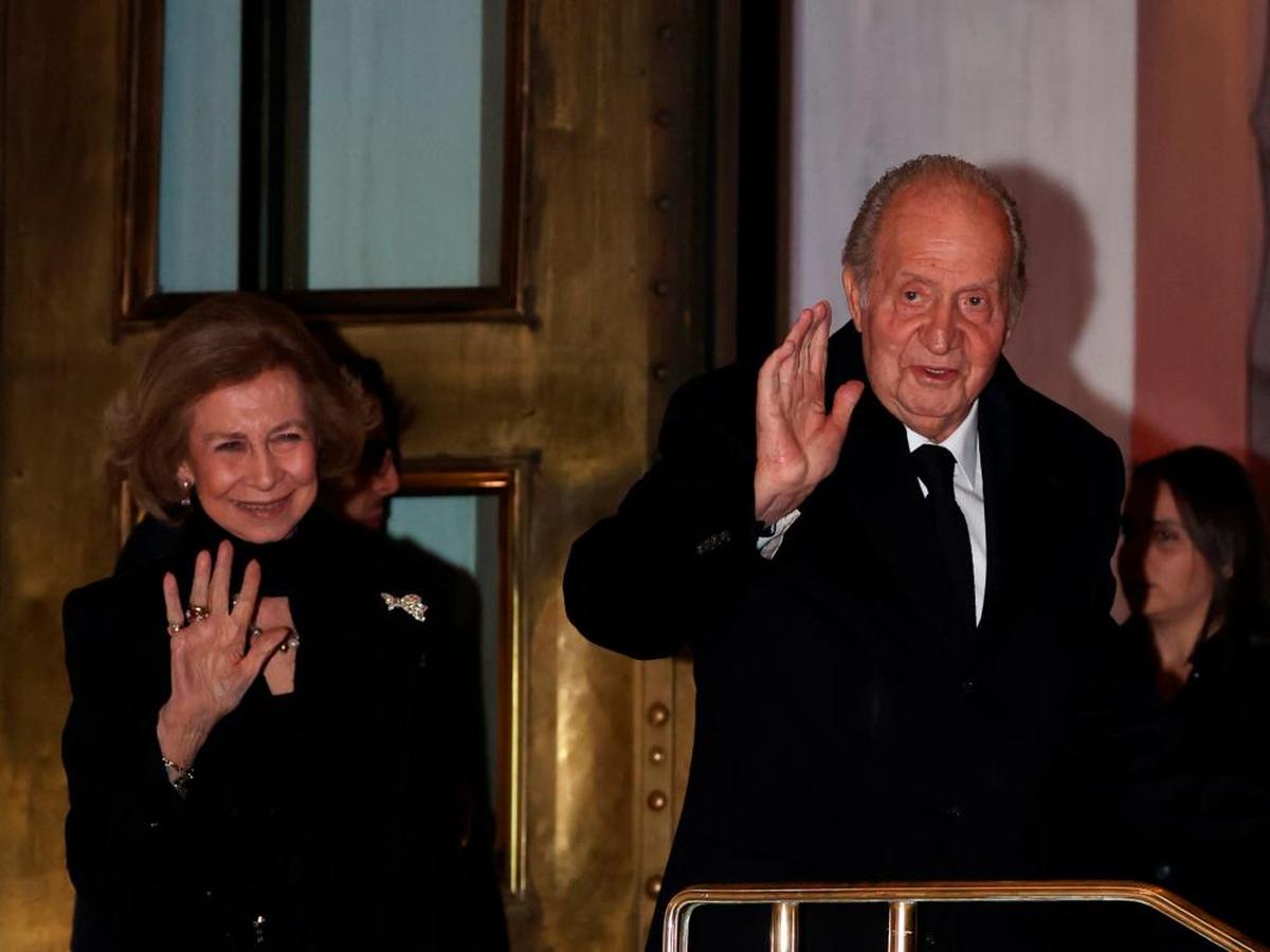 Los reyes Sofía y Juan Carlos, a su llegada al funeraL.