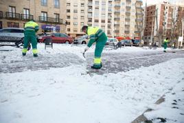 Limpieza de una nevada en La Alamedilla