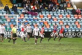 El Real Ávila celebra un gol en el estadio Helmántico semanas atrás.