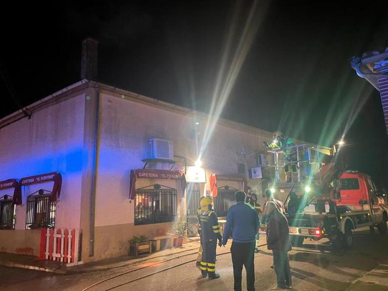 Alarma en Cabrillas por el incendio en la chimenea de un bar