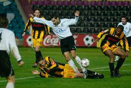 Escoda luciendo la camiseta del Salamanca, en un partido contra el Zaragoza