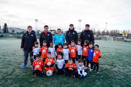 La imagen de los equipos del Salamanca UDS y el Unionistas posando juntos.