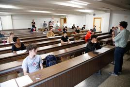 Estudiantes durante un examen en la Universidad de Salamanca.