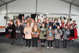 Este grupo de mujeres recibió un homenaje por su contribución a las labores choriceras en Guijuelo