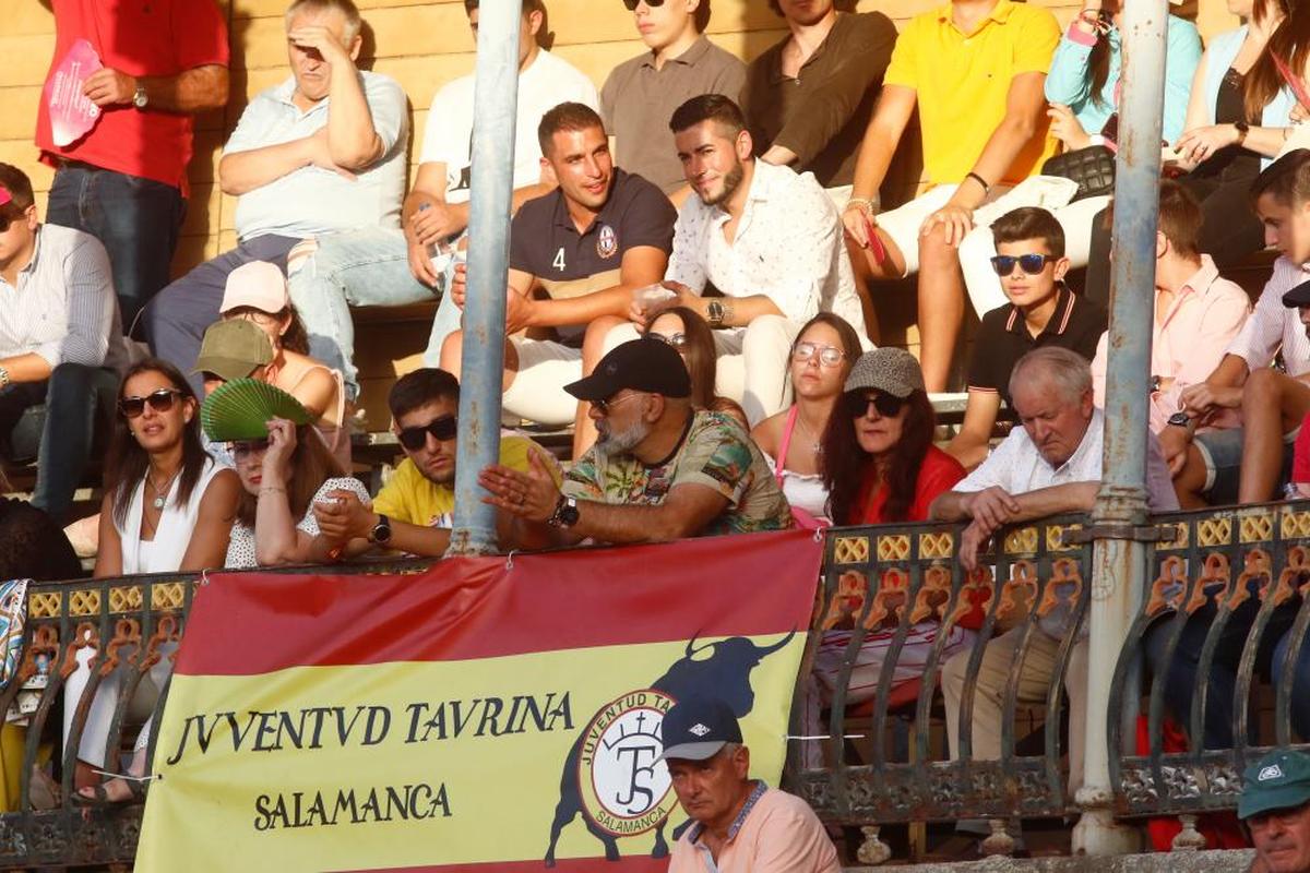 Miembros de Juventud Taurina de Salamanca en la plaza de La Glorieta