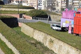 Fosos y contrafosos de la Muralla en las proximidades del recinto ferial para el Carnaval del Toro.