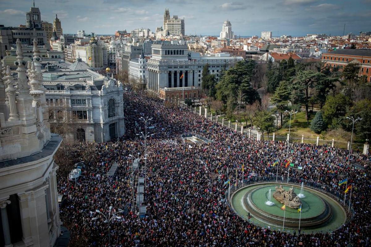 Impresionante aspecto de la plaza de Cibeles durante la manifestación