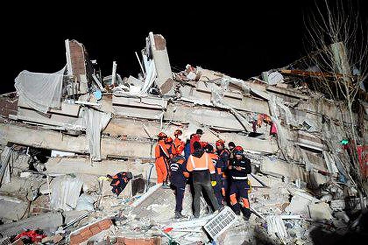 Equipos de rescate en Turquía tras los terremotos