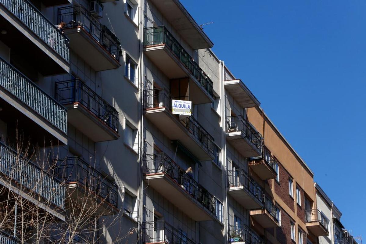 Anuncio en una vivienda en alquiler en Salamanca.