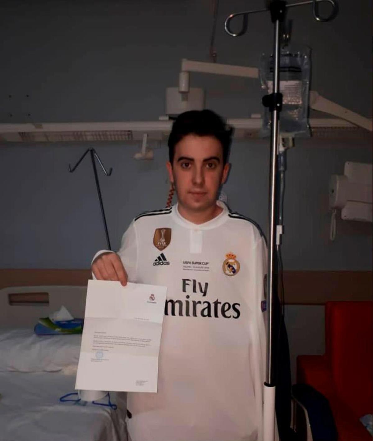 Germán Sánchez con regalos del Real Madrid C. F. el 6 de enero de 2019