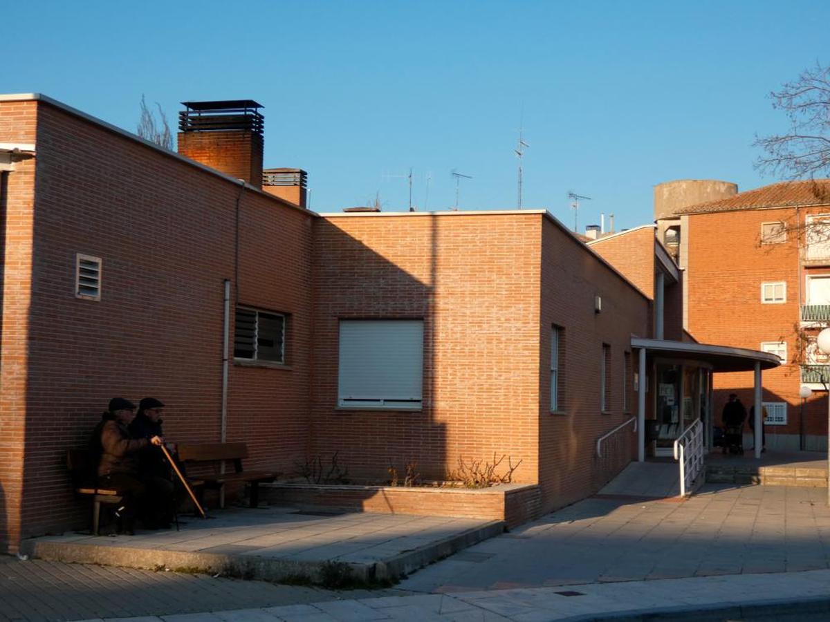 Exteriores del Centro de Salud de Peñaranda de Bracamonte, construido en 1991. J.H.