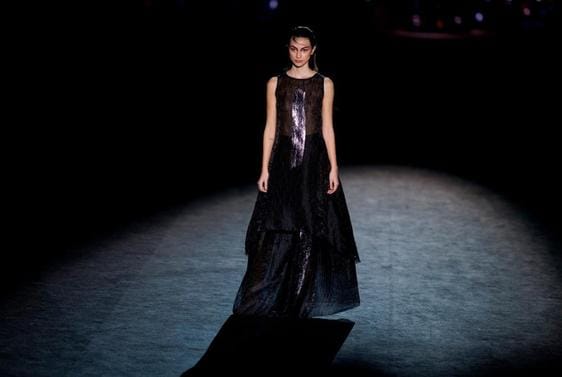 La salmantina Fely Campo ‘desfila’ con un prêt à porter de lujo en la Fashion Week Madrid