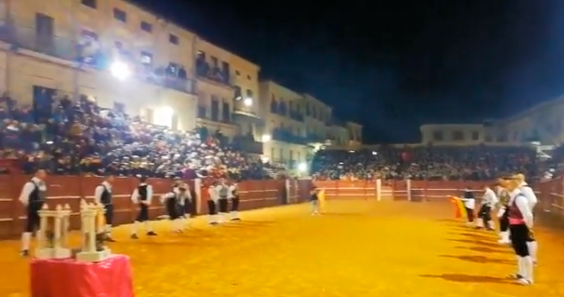 Un toro salta al burladero y deja 3 heridos en el concurso de Recortes