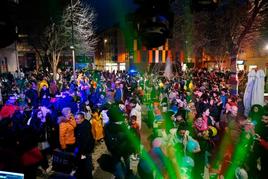 Celebración del carnaval en la plaza del Oeste.