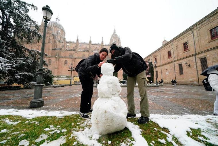 La nieve irrumpe con fuerza en Salamanca, EN DIRECTO. Desactivada la alerta ante situaciones metereológicas extremas