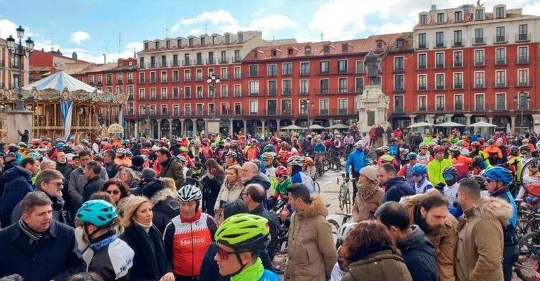 Medio millar de personas recuerdan a Estela Domínguez en Valladolid y piden “más respeto” para los ciclistas