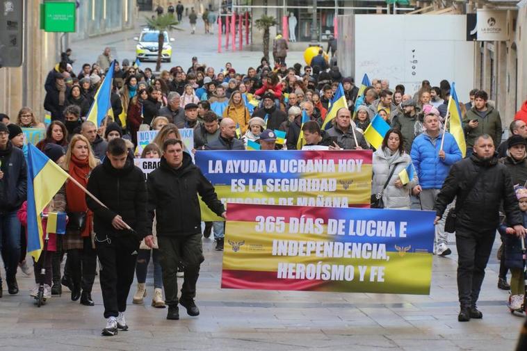 Salamanca arropa al pueblo ucraniano en la manifestación por el aniversario de la guerra