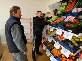 El ‘milagro’ de El Pedroso: reabren una tienda y gana un vecino